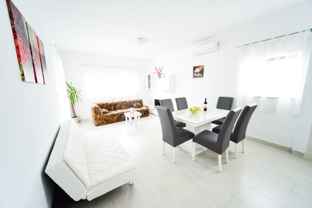 Apartments Valentina 佩特坎内 外观 照片